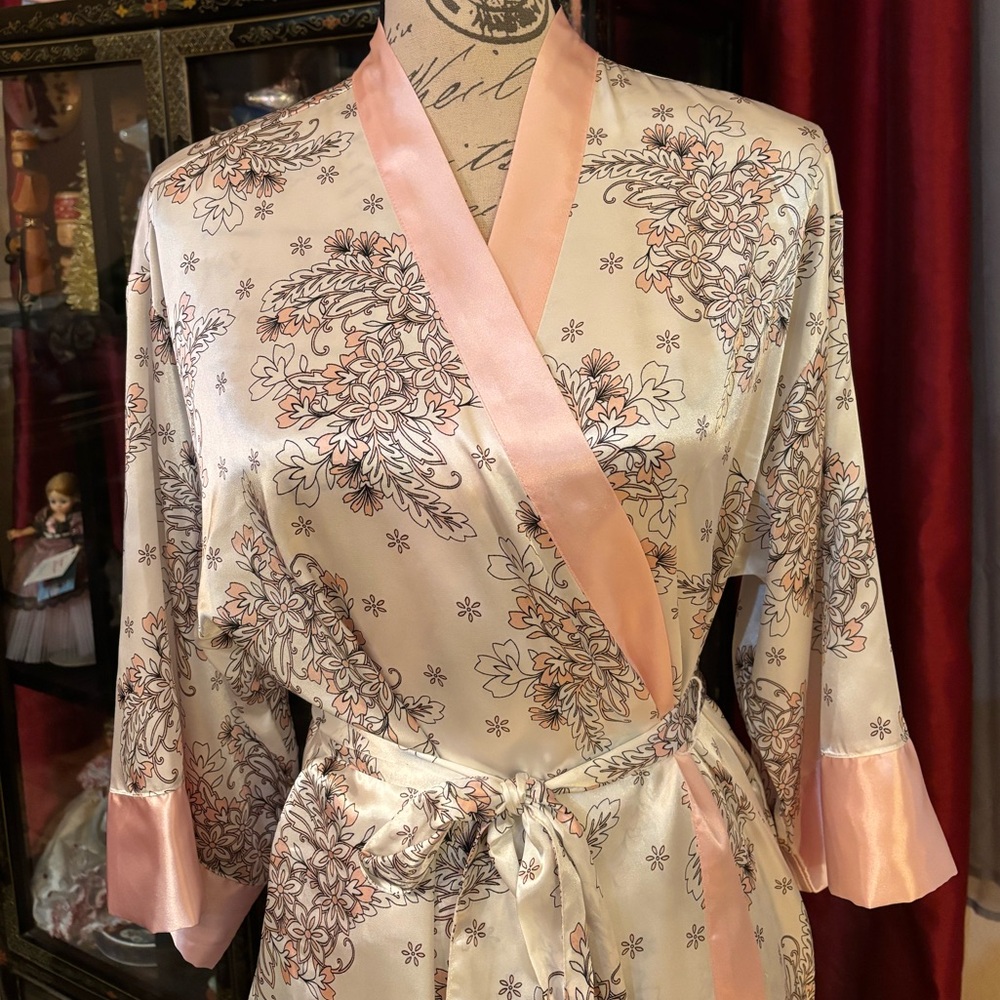 Morgan Taylor Intimates Floral Satin Kimono Robe